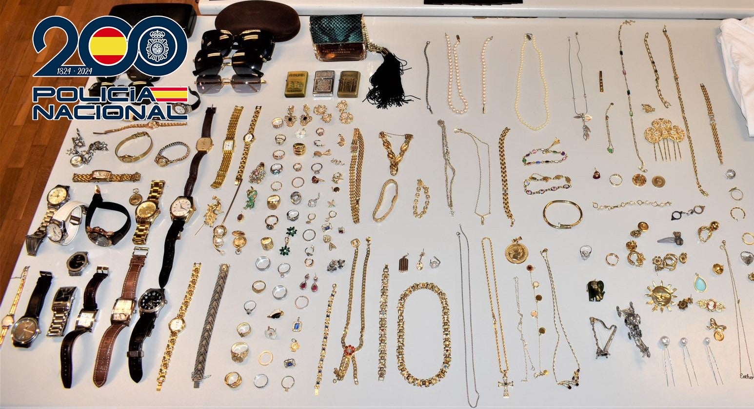 La Policía Nacional detiene en Elche a cuatro integrantes de un grupo especializado en el robo en viviendas La Policía Nacional detiene en Elche a cuatro integrantes de un grupo especializado en el robo en viviendas