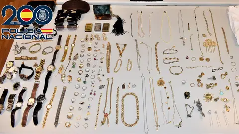 Algunos de los efectos robados que ha recuperado la Policía Nacional. Algunos de los efectos robados que ha recuperado la Policía Nacional.