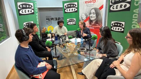 Varios alumnos de ESERP Business School nos acompañan en la programación especial de Onda Cero desde la escuela de negocios en Palma Varios alumnos de ESERP Business School nos acompañan en la programación especial de Onda Cero desde la escuela de negocios en Palma