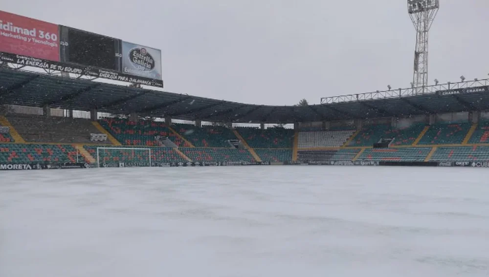 El estadio Helmántico nevado antes de un Salamanca-Castellón El estadio Helmántico nevado antes de un Salamanca-Castellón