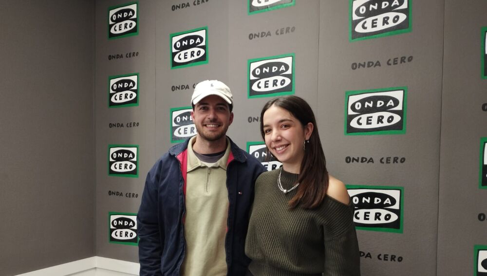 Julia Sapiña (cantante) y Héctor Llopis (productor). 