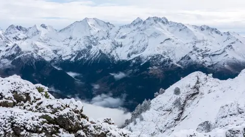 La nieve, muy bien recibida en las estaciones de esquí aragonesas La nieve, muy bien recibida en las estaciones de esquí aragonesas