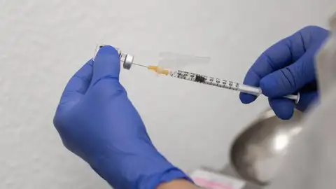 El SES mantiene la campaña de vacunación de gripe y covid por la tarde y sin cita previa por tercera semana seguida El SES mantiene la campaña de vacunación de gripe y covid por la tarde y sin cita previa por tercera semana seguida