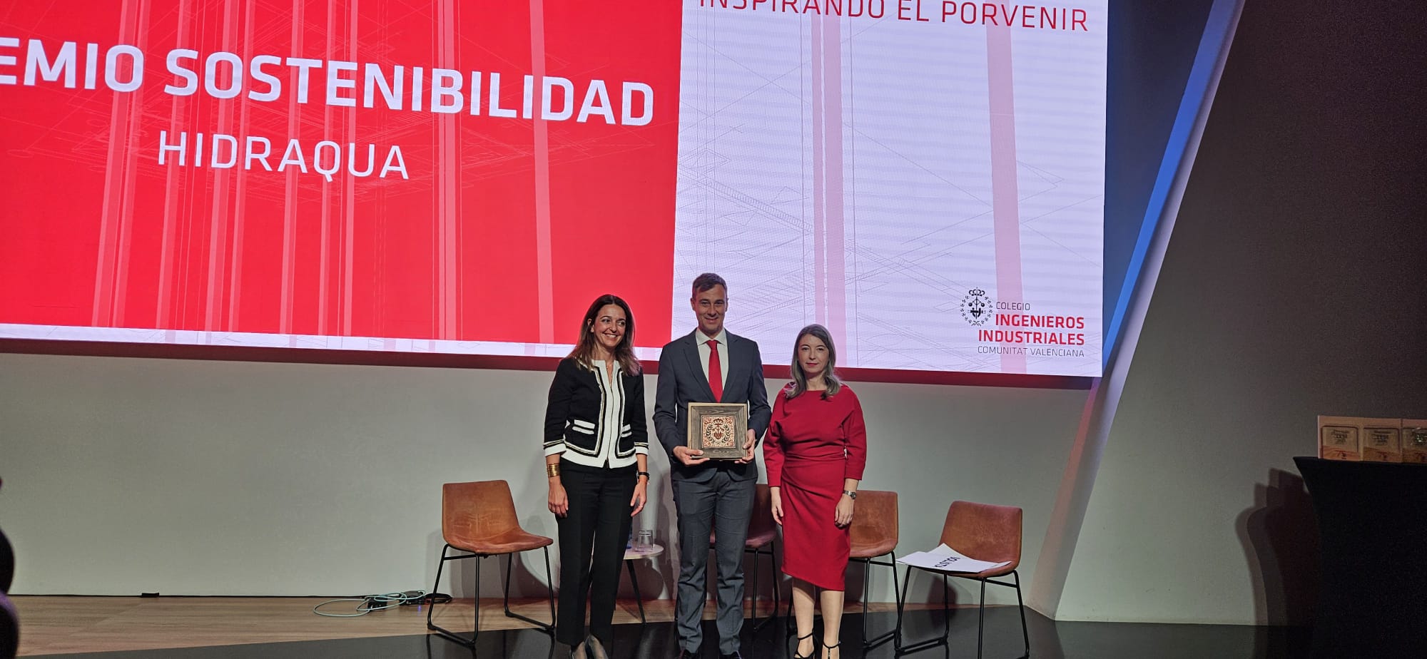 Reconocimiento a Hidraqua por parte del Colegio de Ingenieros Industriales de la Comunidad Valenciana Reconocimiento a Hidraqua por parte del Colegio de Ingenieros Industriales de la Comunidad Valenciana