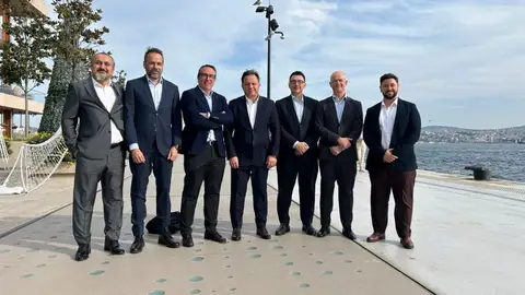 Delegación de la Autoridad Portuaria con un representantes de la naviera Arkas. Delegación de la Autoridad Portuaria con un representantes de la naviera Arkas.