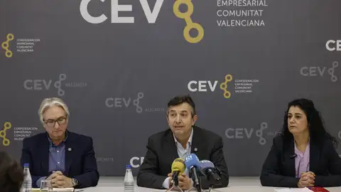 Sindicatos y patronal se han reunido para analizar la situación de la Comunitat Valenciana. Sindicatos y patronal se han reunido para analizar la situación de la Comunitat Valenciana.