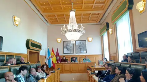 La corporación municipal de Santiago aprueba el pago de las horas extraordinarias de bomberos y policías con la abstención de PP y no adscritas La corporación municipal de Santiago aprueba el pago de las horas extraordinarias de bomberos y policías con la abstención de PP y no adscritas