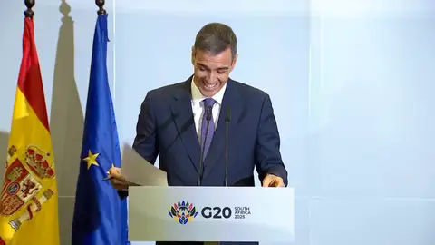 El vídeo de la carcajada de Sánchez tras la pregunta de un periodista: "Bueno, muchas gracias por eso..." El vídeo de la carcajada de Sánchez tras la pregunta de un periodista: "Bueno, muchas gracias por eso..."