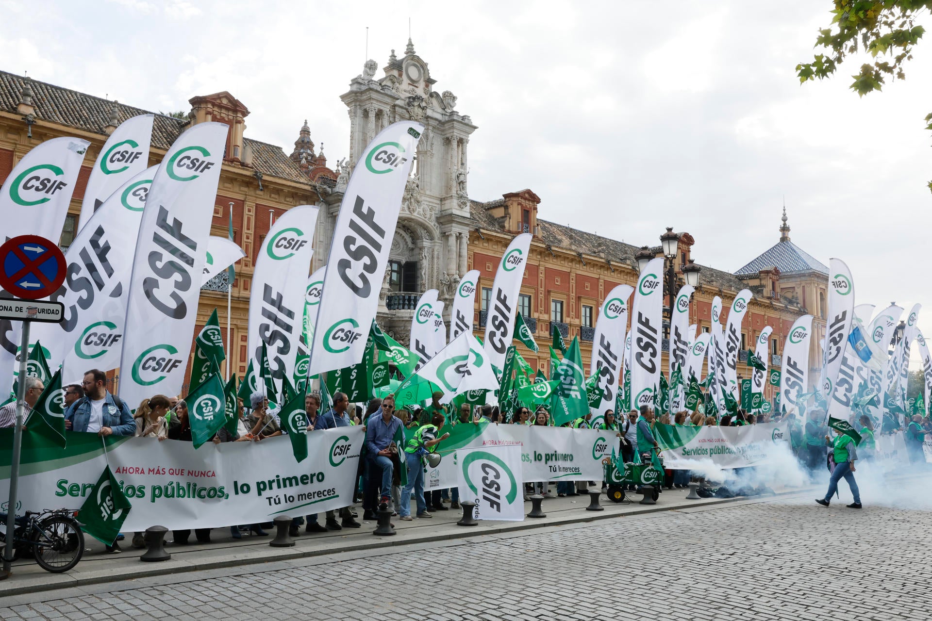 El Gobierno se reúne con los sindicatos para cerrar el acuerdo para la subida salarial de los funcionarios El Gobierno se reúne con los sindicatos para cerrar el acuerdo para la subida salarial de los funcionarios