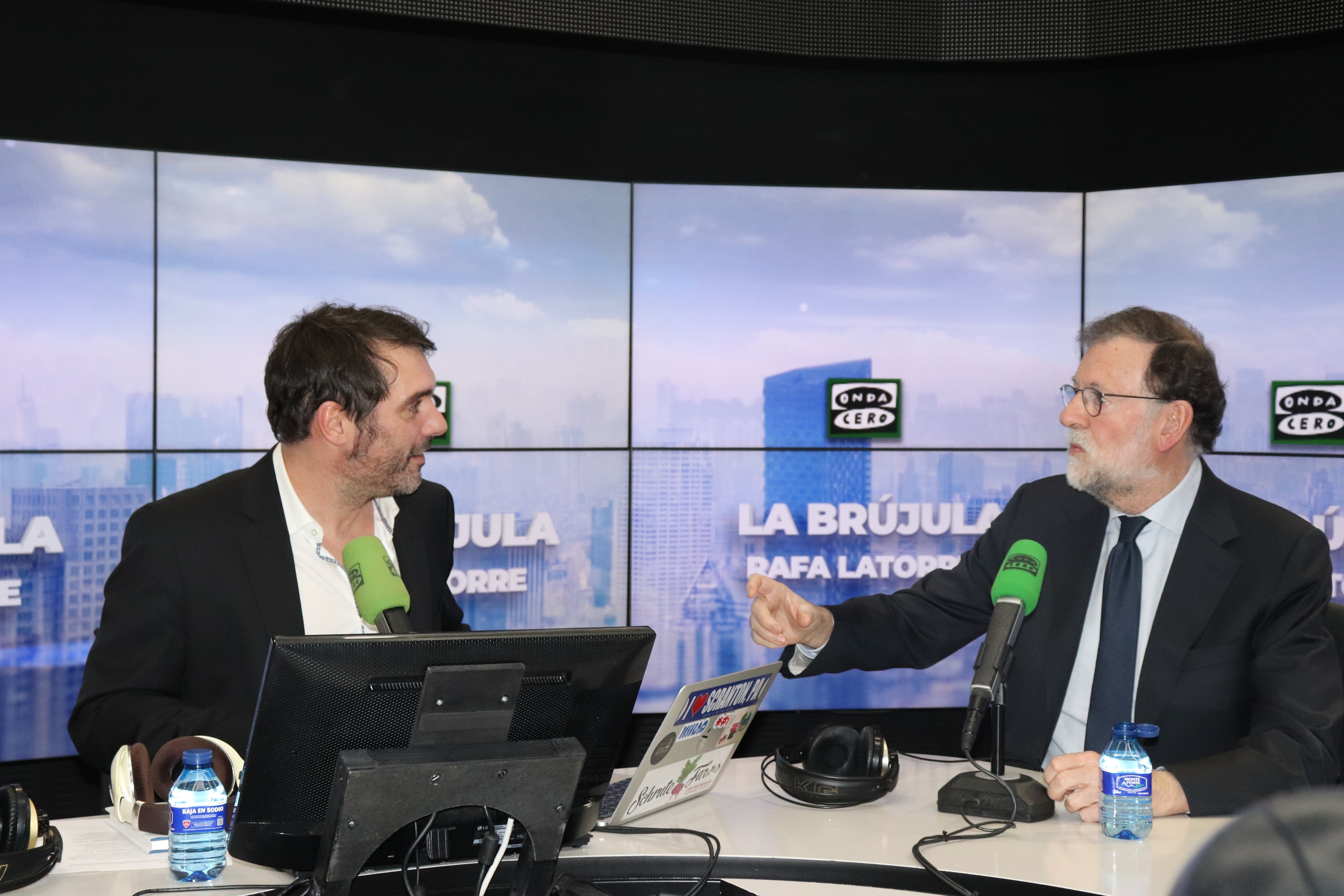 La crítica de Mariano Rajoy a la política de Vox: "No son un ejemplo de actitud democrática" La crítica de Mariano Rajoy a la política de Vox: "No son un ejemplo de actitud democrática"