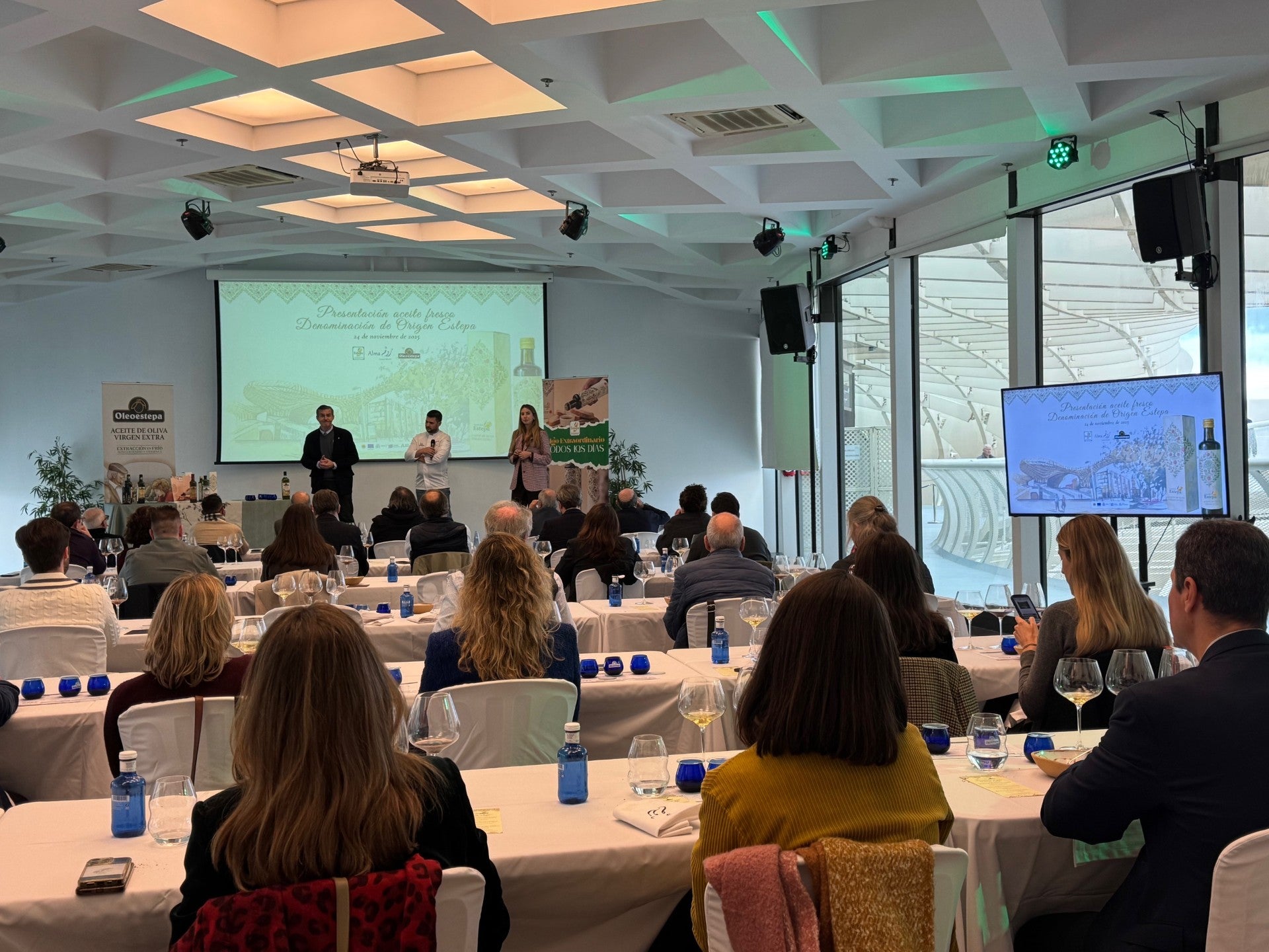 La Denominación de Origen Estepa deslumbra en Sevilla con su aceite fresco de la nueva campaña La Denominación de Origen Estepa deslumbra en Sevilla con su aceite fresco de la nueva campaña