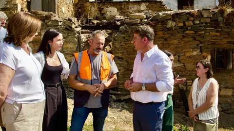 Besteiro reclama á Xunta garantir o abastecemento de auga a Vilamartín Besteiro reclama á Xunta garantir o abastecemento de auga a Vilamartín