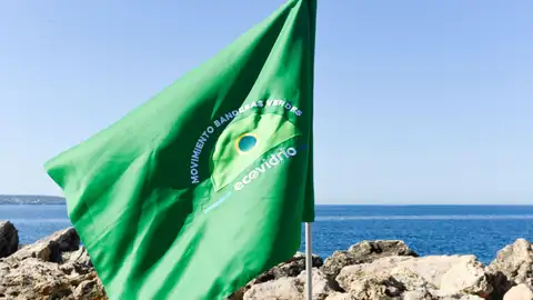 Ecovidrio entrega la Bandera Verde Mijas y por su compromiso con la sostenibilidad LUZ VERDE