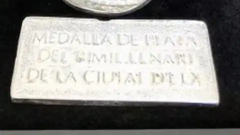 Medalla de Plata del Bimil.lenari de Elche. Medalla de Plata del Bimil.lenari de Elche.