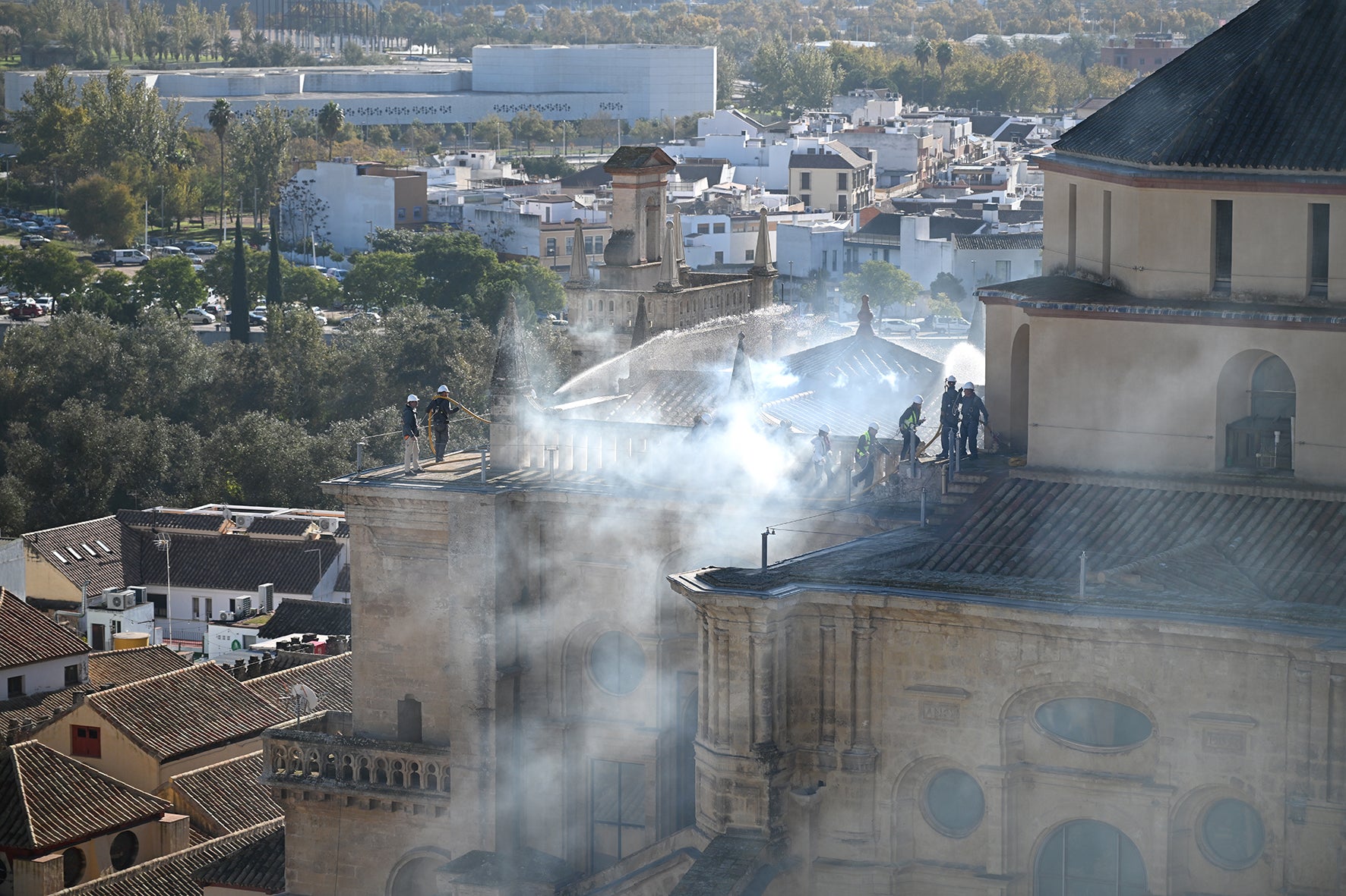 La Mezquita-Catedral de Córdoba se somete a un nuevo simulacro de incendio para reforzar su seguridad en horario de máxima afluencia La Mezquita-Catedral de Córdoba se somete a un nuevo simulacro de incendio para reforzar su seguridad en horario de máxima afluencia