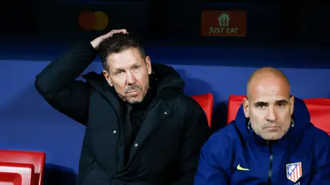 Simeone: "Giménez es nuestro capitán y lo necesitamos". Simeone: "Giménez es nuestro capitán y lo necesitamos".