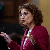 La vicepresidenta primera y Ministra de Hacienda y de Función Pública, María Jesús Montero interviene en el pleno del Congreso/ EFE/Chema Moya La vicepresidenta primera y Ministra de Hacienda y de Función Pública, María Jesús Montero interviene en el pleno del Congreso/ EFE/Chema Moya