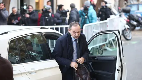 El exministro José Luis Abalos a su llegada al Tribunal Supremo, a 27 de noviembre de 2025, en Madrid (España). El exministro José Luis Abalos a su llegada al Tribunal Supremo, a 27 de noviembre de 2025, en Madrid (España).