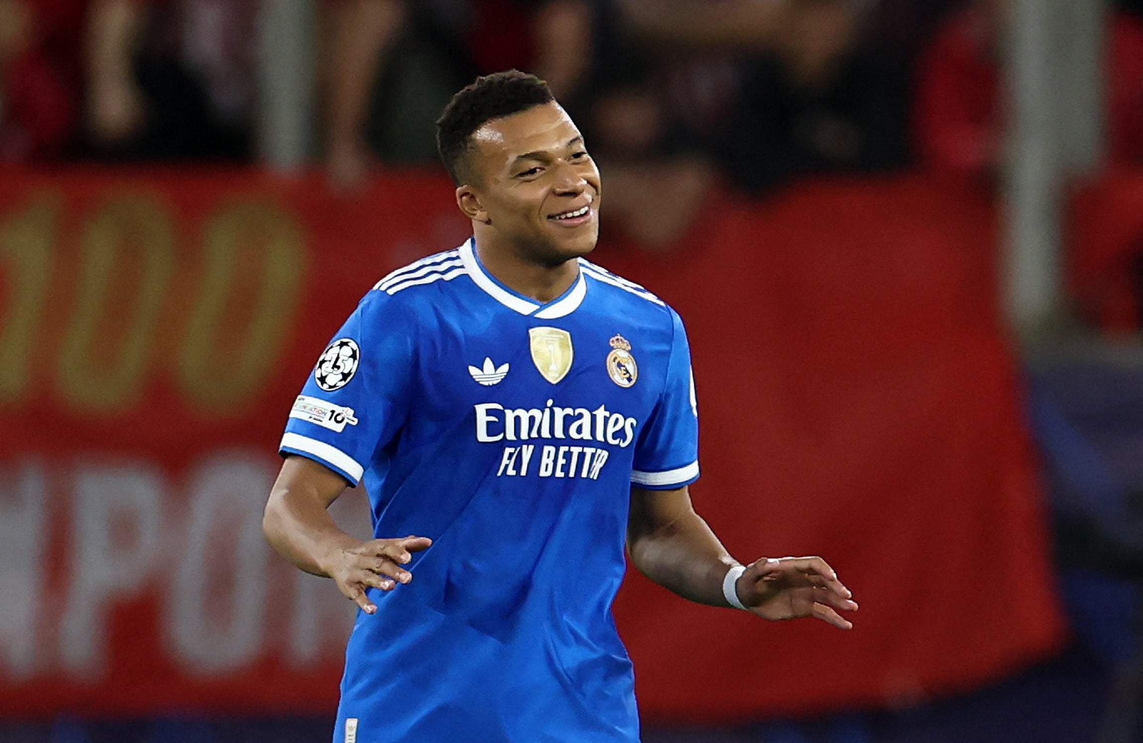 Mbappé: "La gente fuera habla mucho, nos tenemos que proteger" Mbappé: "La gente fuera habla mucho, nos tenemos que proteger"