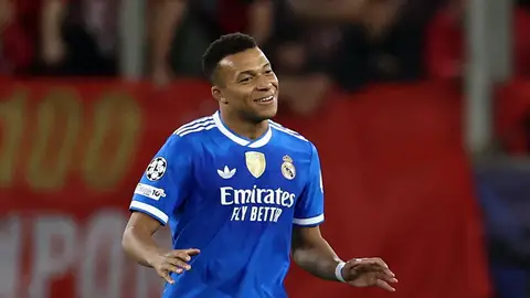 Mbappé: "La gente fuera habla mucho, nos tenemos que proteger" Mbappé: "La gente fuera habla mucho, nos tenemos que proteger"