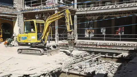 Una máquina trabaja en la demolición realizada en 2018 en el Parador de San Marcos Una máquina trabaja en la demolición realizada en 2018 en el Parador de San Marcos