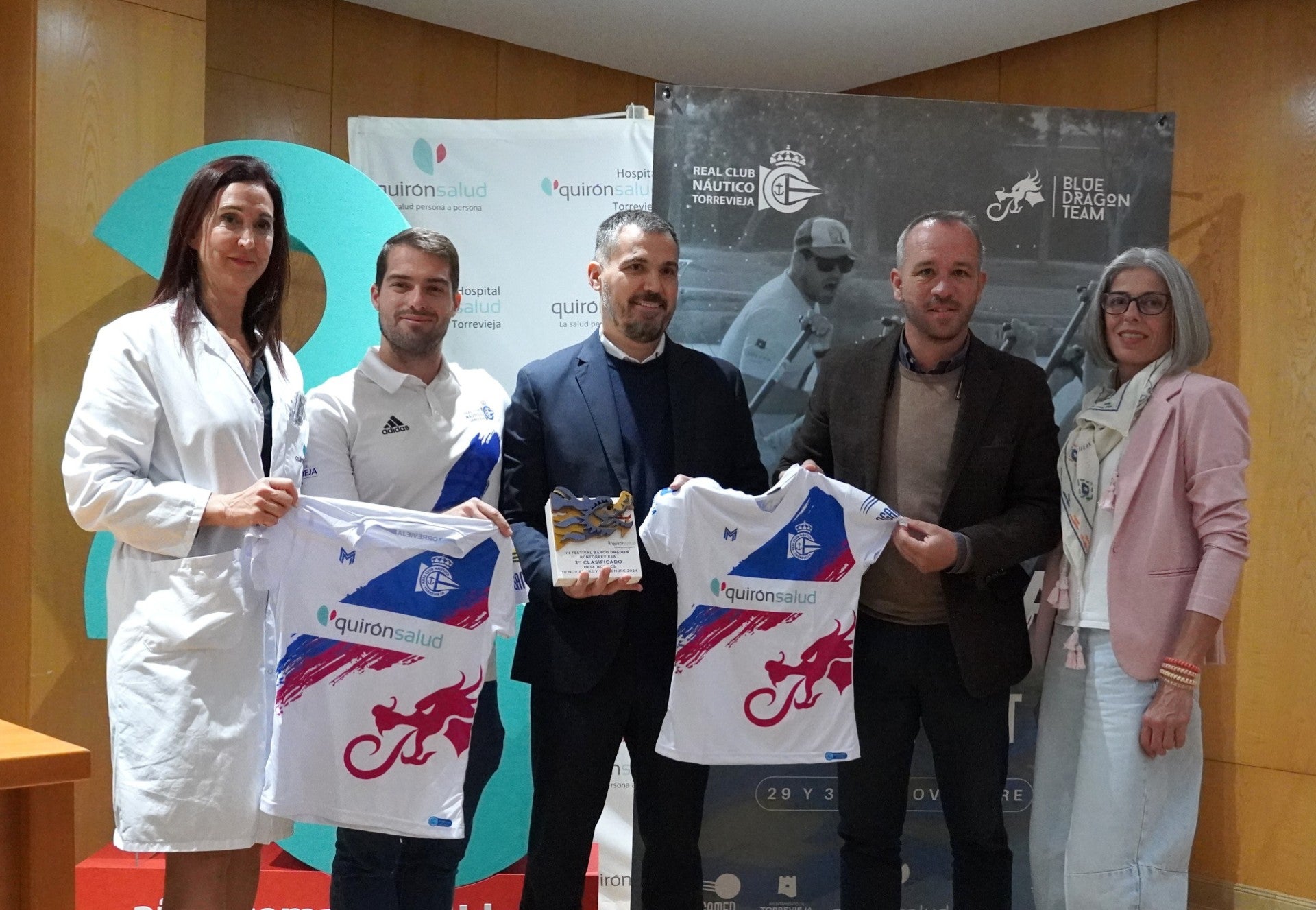 El Hospital Quirónsalud Torrevieja y el RCNT impulsan juntos el Dragon Boat en mujeres supervivientes de cáncer de mam El Hospital Quirónsalud Torrevieja y el RCNT impulsan juntos el Dragon Boat en mujeres supervivientes de cáncer de mam