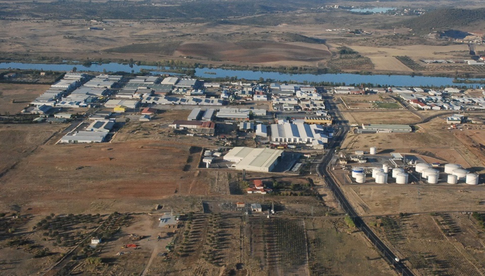 El gobierno de Mérida defiende informes de seguridad del polígono El Prado pero pedirá una actualización de licencias El gobierno de Mérida defiende informes de seguridad del polígono El Prado pero pedirá una actualización de licencias