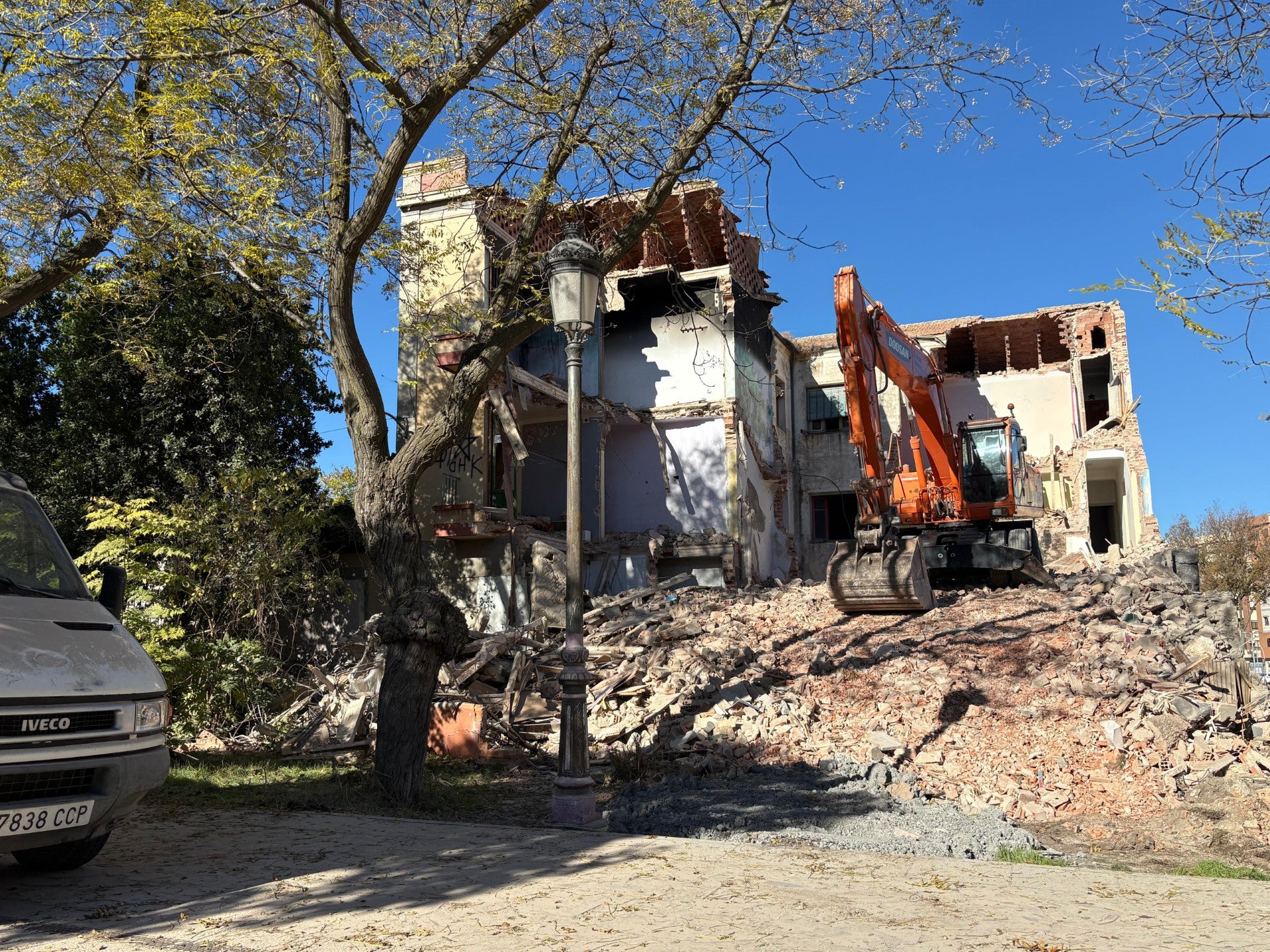 El Ayuntamiento de Ciudad Real estudiará los usos que dará al solar que deja la vivienda ocupada del parque de Gasset El Ayuntamiento de Ciudad Real estudiará los usos que dará al solar que deja la vivienda ocupada del parque de Gasset