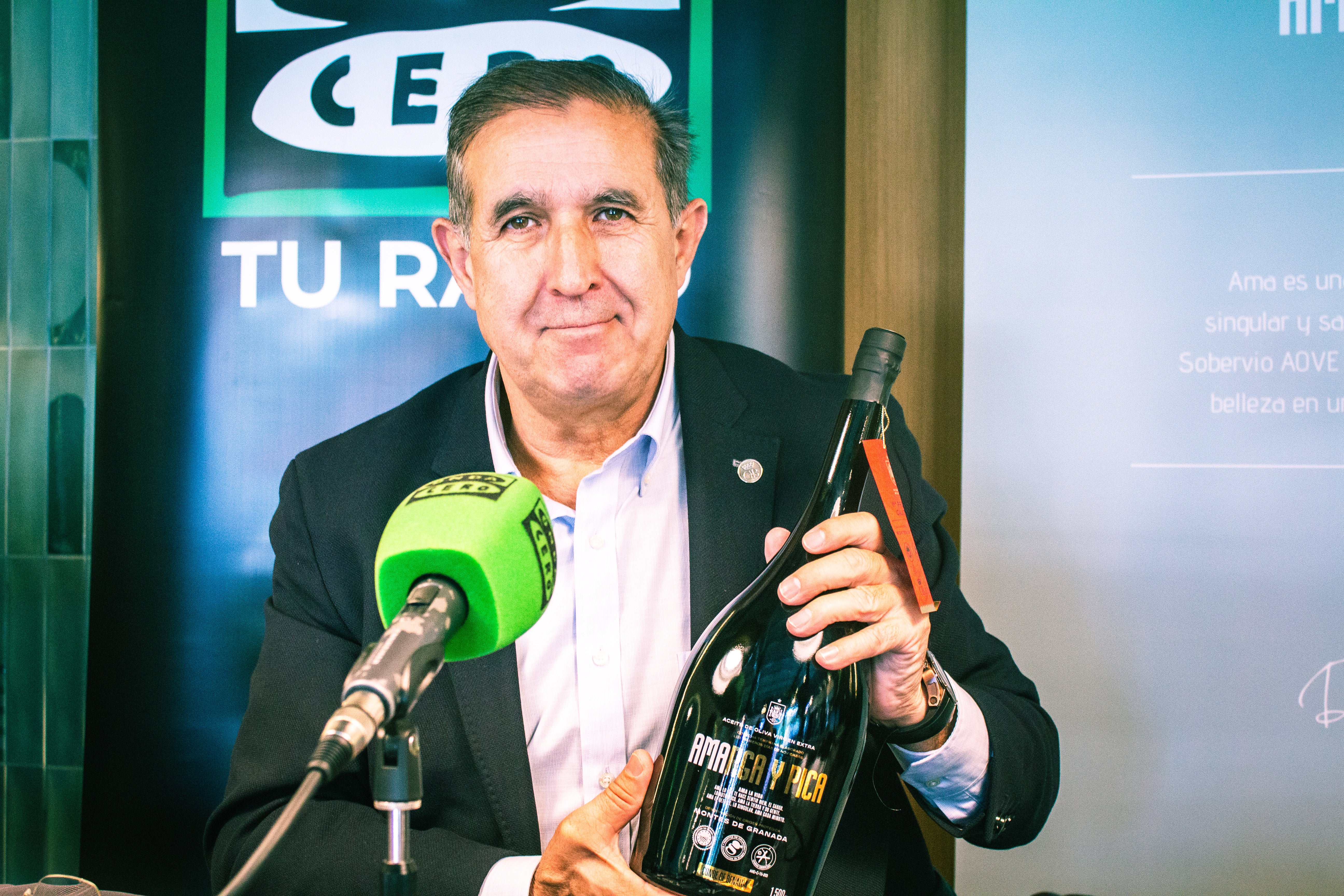 Eduardo Valverde: "El aceite de oliva de calidad merece estar en el frigorífico, no junto a los detergentes" Eduardo Valverde: "El aceite de oliva de calidad merece estar en el frigorífico, no junto a los detergentes"