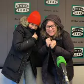 Natalia Guerreo y Eli Trilles combatiendo el frío en los estudios de Onda Cero Castellón. Natalia Guerreo y Eli Trilles combatiendo el frío en los estudios de Onda Cero Castellón.