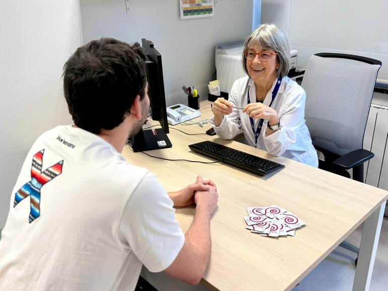 Cerca de 6.200 vascos con VIH reciben tratamiento para que el virus sea indetectable y no transmitible Cerca de 6.200 vascos con VIH reciben tratamiento para que el virus sea indetectable y no transmitible