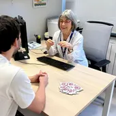 Com es comunica un diagnòstic positiu de VIH? Com es comunica un diagnòstic positiu de VIH?
