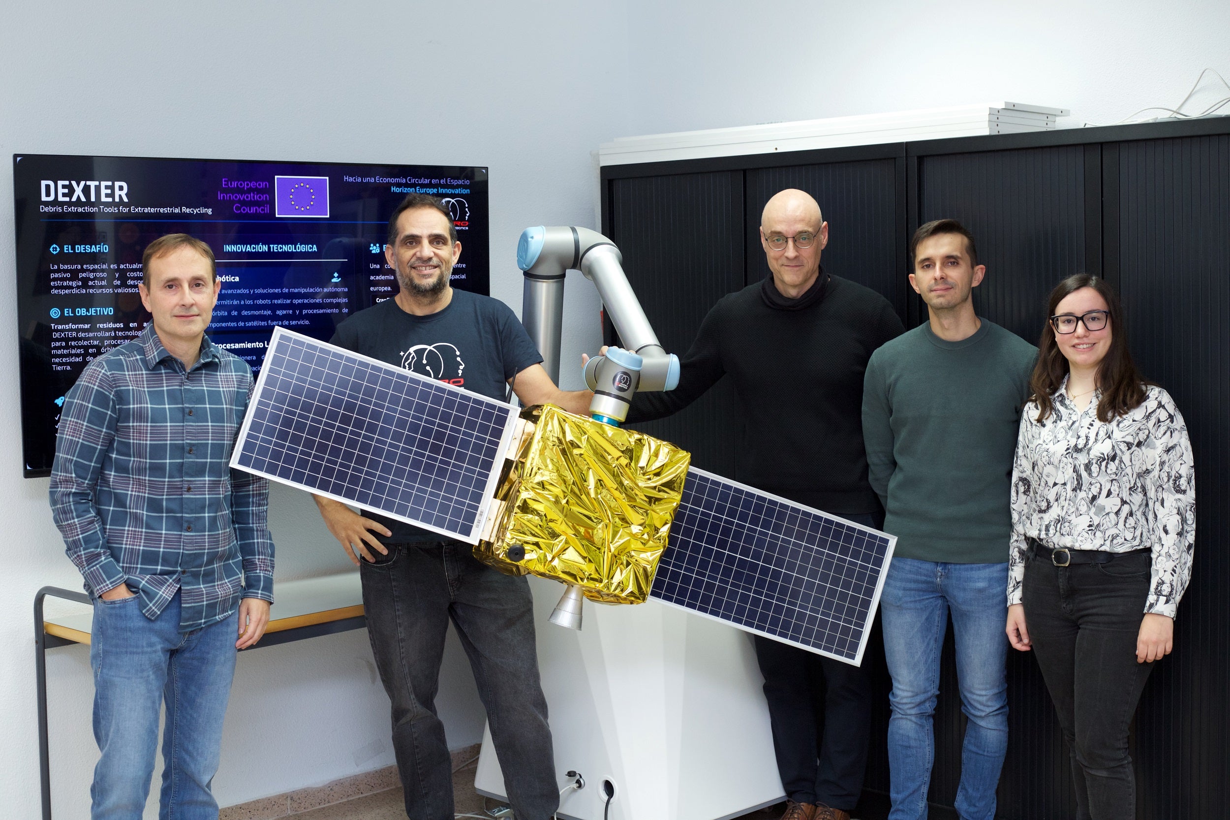 La UA participa en el desarrollo de tecnologías de robótica espacial para reutilizar y reciclar materiales en órbita La UA participa en el desarrollo de tecnologías de robótica espacial para reutilizar y reciclar materiales en órbita