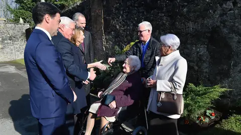 El presidente alemán saluda a supervivientes del bombardeo El presidente alemán saluda a supervivientes del bombardeo