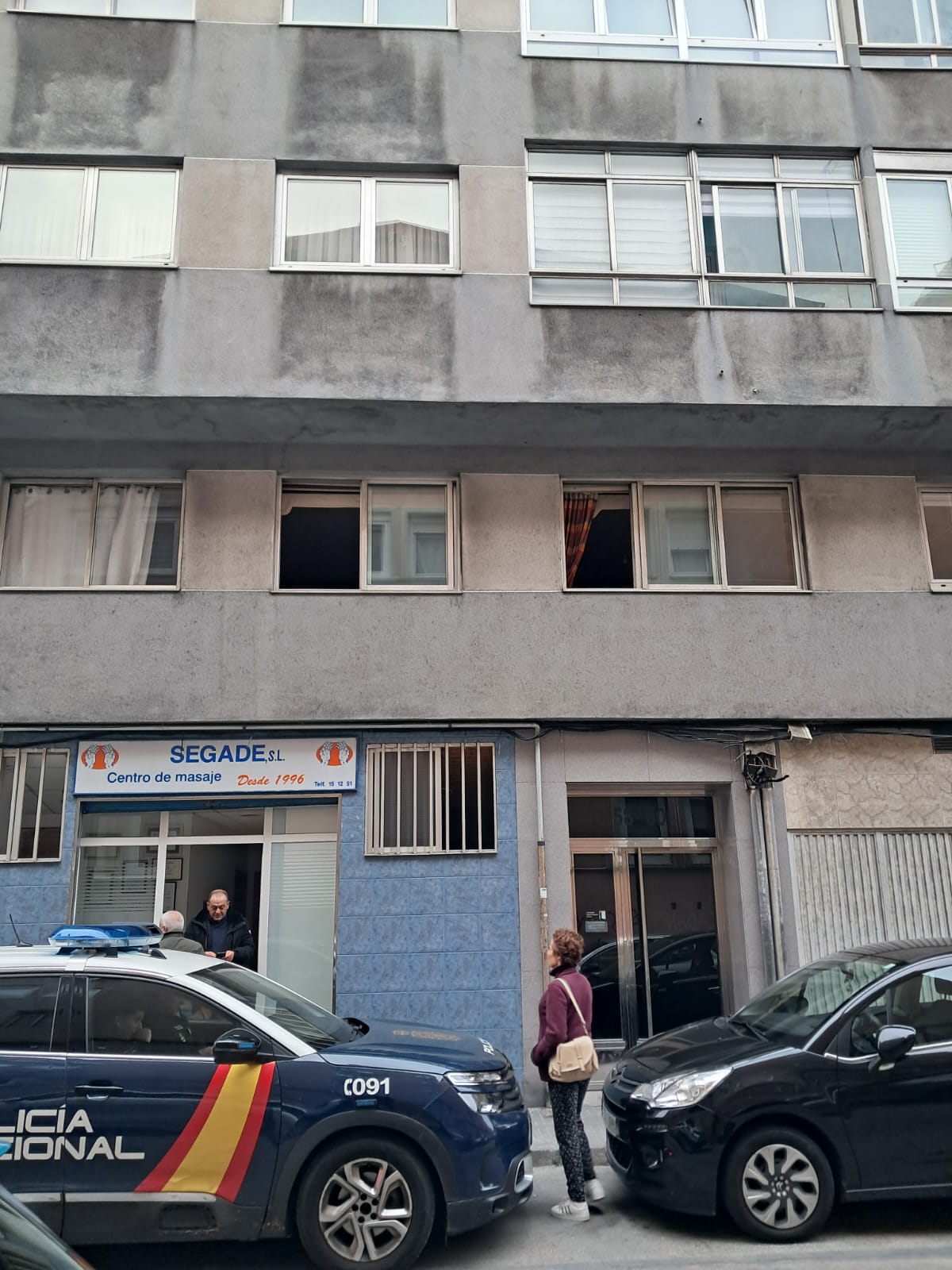 Dos detenidos, un muerto y varios ingresados en el CHUAC por el incendio en la Sagrada Familia de A Coruña Dos detenidos, un muerto y varios ingresados en el CHUAC por el incendio en la Sagrada Familia de A Coruña