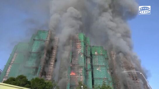 El aterrador time lapse del incendio a gran escala en Hong Kong que ha dejado m&aacute;s de un centenar de muertos