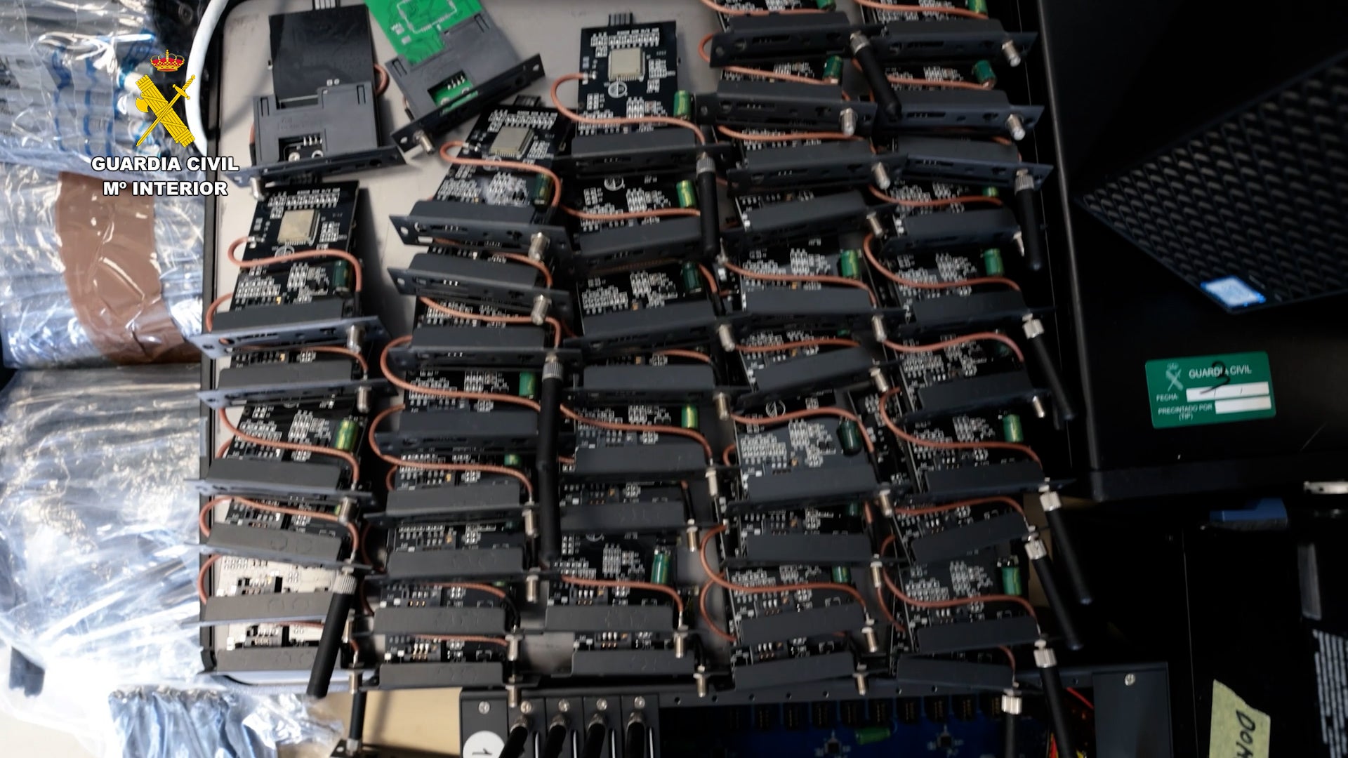 La Guardia Civil desmantela una red de ciberestafas tras denuncias formalizadas en Aspe La Guardia Civil desmantela una red de ciberestafas tras denuncias formalizadas en Aspe