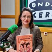 Ana Villanueva con su libro "Tiempo de Mujeres"