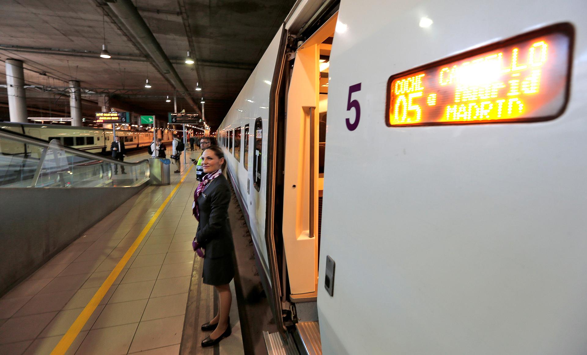 Renfe restablece el servicio de Media Distancia Castellón-Vinaròs tras el temporal Alice Renfe restablece el servicio de Media Distancia Castellón-Vinaròs tras el temporal Alice