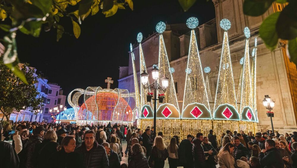 Las ‘Coronas de los Reyes Magos’ en Elche.