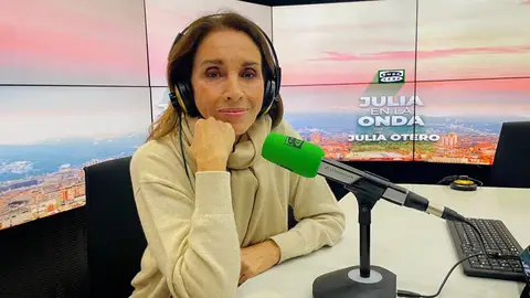 La cantante Ana Belén en Julia en la onda La cantante Ana Belén en Julia en la onda