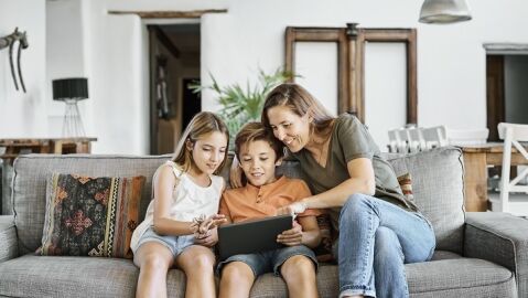 Sharenting: &iquest;conocemos realmente los riesgos de exponer a los hijos en redes sociales?