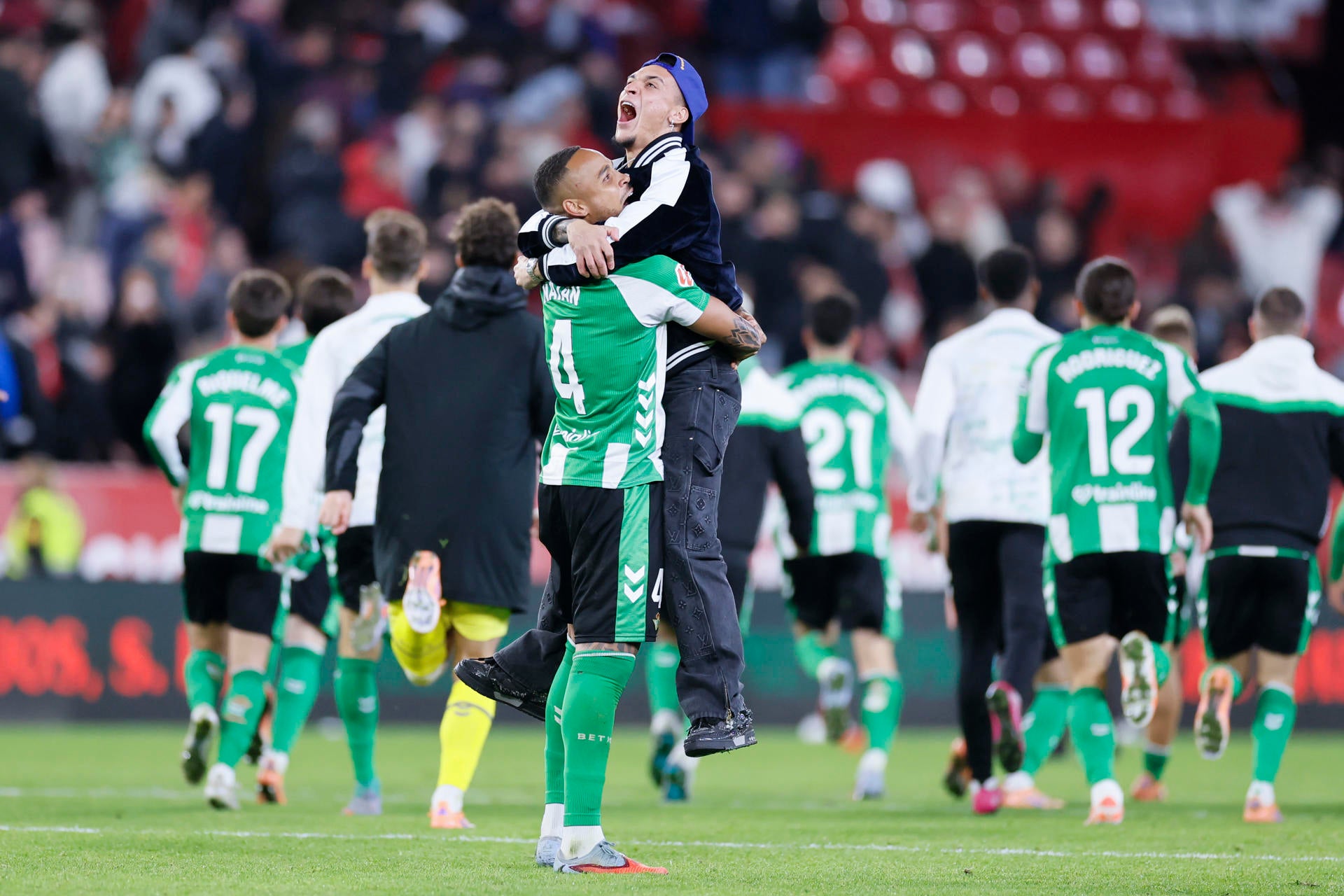 Un Betis superior doblega al Sevilla y se lleva el derbi Un Betis superior doblega al Sevilla y se lleva el derbi