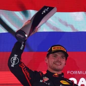 Verstappen celebra su triunfo tras hacerse con el Gran Premio de Catar Verstappen celebra su triunfo tras hacerse con el Gran Premio de Catar