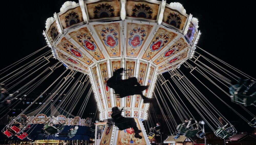 Tiovivo en mercadillo navideño de Berlín