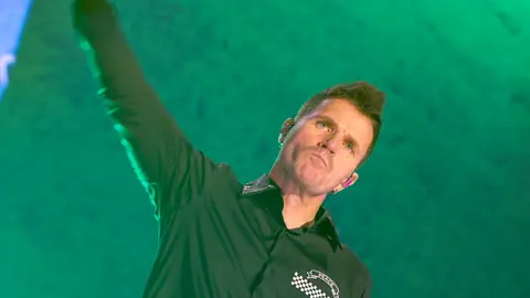 Dani Martín homenajea a Sabina desde su concierto con una versión de 'Contigo' Dani Martín homenajea a Sabina desde su concierto con una versión de 'Contigo'