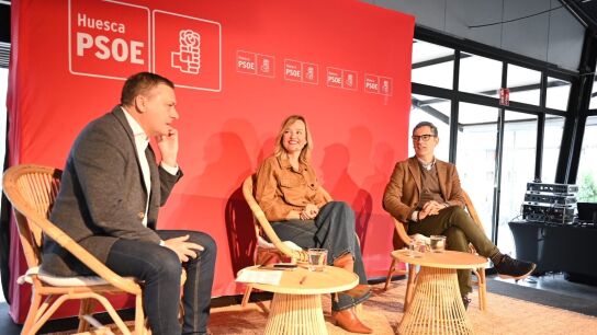 F&eacute;lix Bola&ntilde;os y Pilar Alegr&iacute;a en un acto del PSOE en Huesca