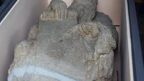 La familia Franco devuelve por decisión judicial a Santiago las esculturas de Abraham e Isaac del Maetro Mateo La familia Franco devuelve por decisión judicial a Santiago las esculturas de Abraham e Isaac del Maetro Mateo