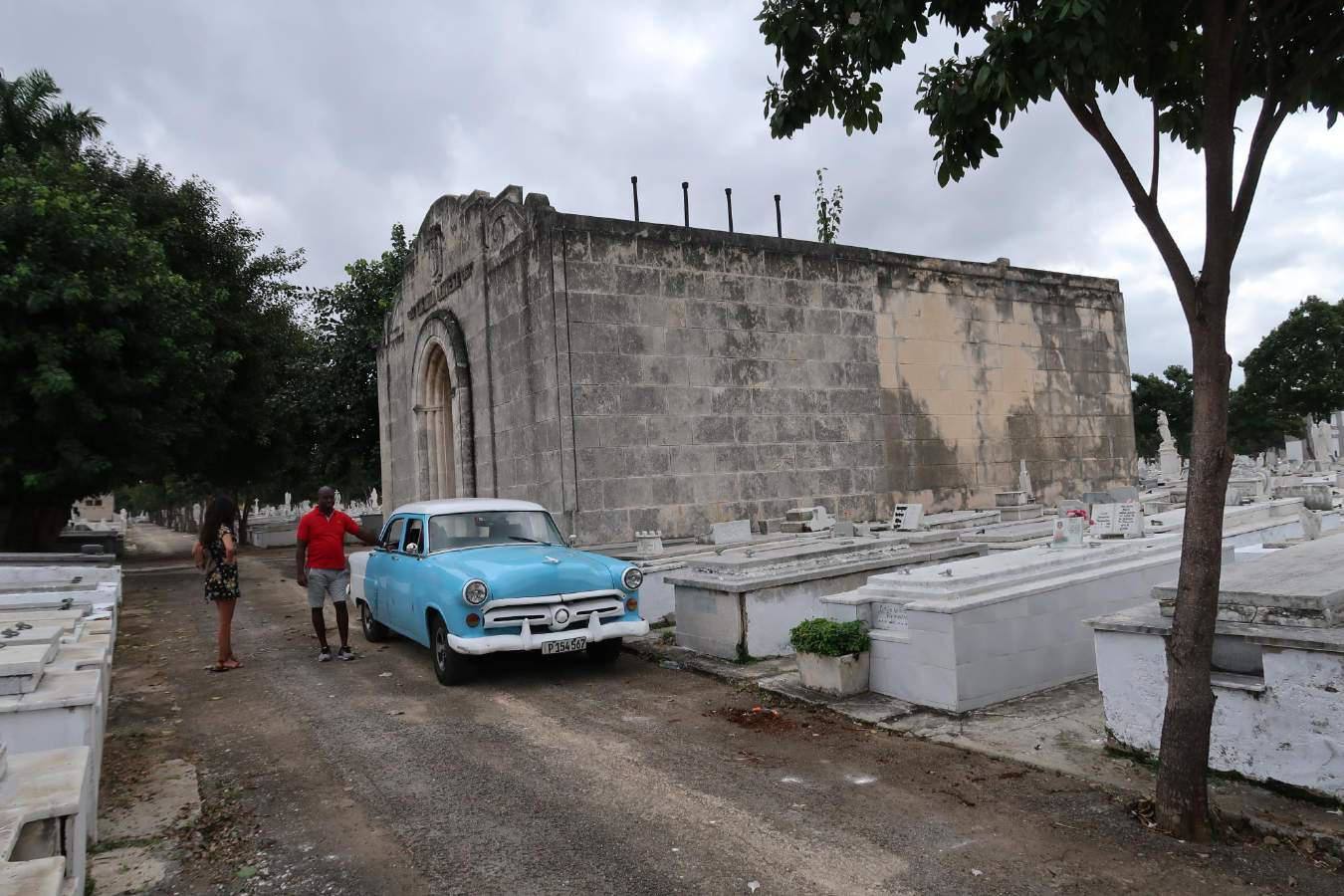 La colonia leonesa en Cuba estima que aún faltan 12.000 euros para concluir la rehabilitación de su panteón, comprometida años atrás con el ILC La colonia leonesa en Cuba estima que aún faltan 12.000 euros para concluir la rehabilitación de su panteón, comprometida años atrás con el ILC