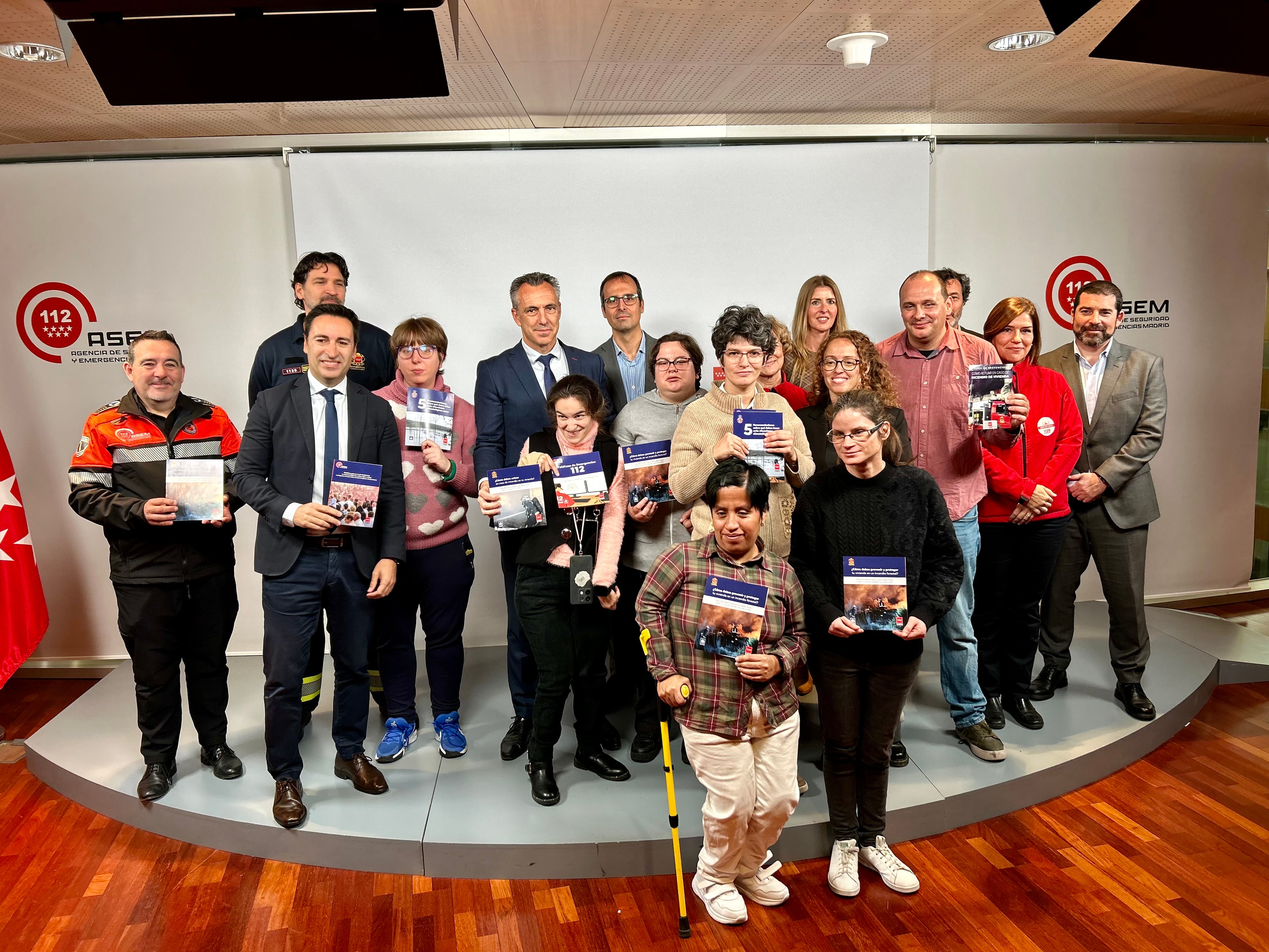 La Comunidad de Madrid lanza una guía pionera de seguridad y emergencias adaptada a personas con discapacidad La Comunidad de Madrid lanza una guía pionera de seguridad y emergencias adaptada a personas con discapacidad